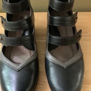 Stylish black & gray Earth heels